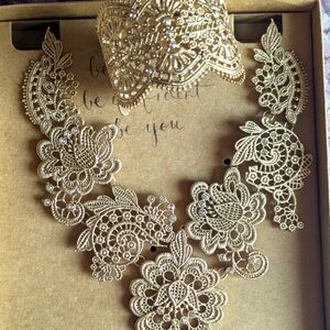 Chloe + Isabel Queen's Lace necklace and bracelet